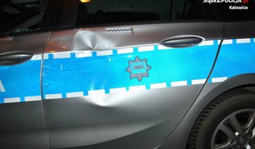 Katowice. "Tornado" na komisariacie. Pijany kierowca niszczył, co popadnie. Radiowóz też