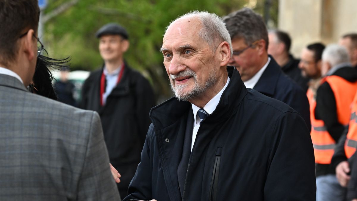 Antoni Macierewicz na obchodach katastrofy smoleńskiej.