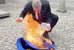 Braun wziął unijną flagę. Najpierw wytarł nią buty, potem podpalił