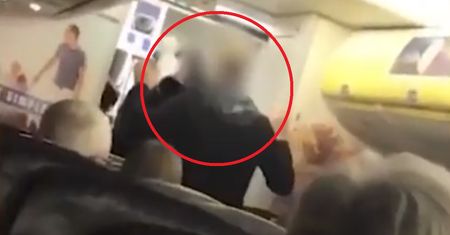 Dantejskie sceny na pokładzie samolotu Ryanaira. Nagranie trafiło do sieci