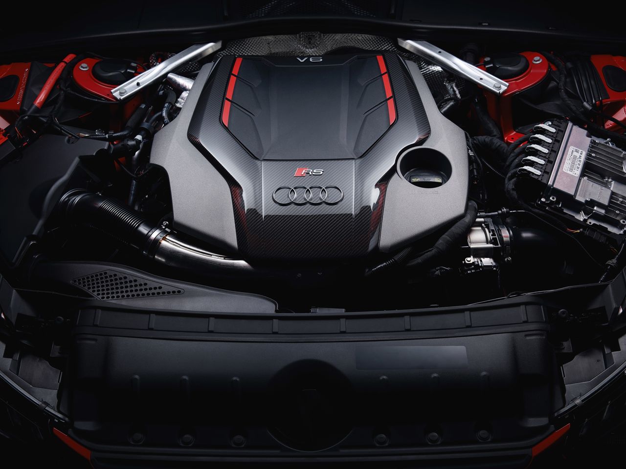 450 KM i 600 Nm - te imponujące wartości czynią z RS 4 Avant jedno z najszybszych kombi świata.