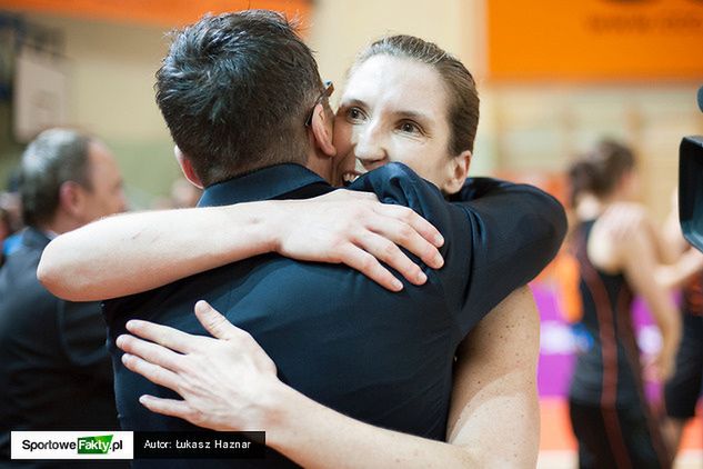 Belinda Snell po meczach z Energą Toruń dostała od swojego trenera zasłużone gratulacje