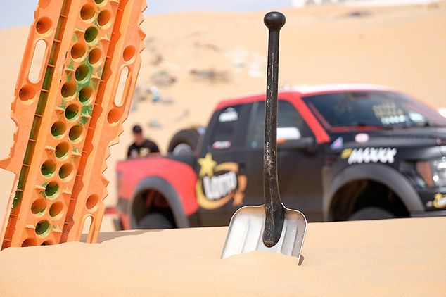 - Dwukrotnie musieliśmy wykopywać się z piasku - powiedział Szustkowski