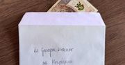 Proboszcz znalazł taką kopertę w tacy. "Posłusznie wpłaciłem"