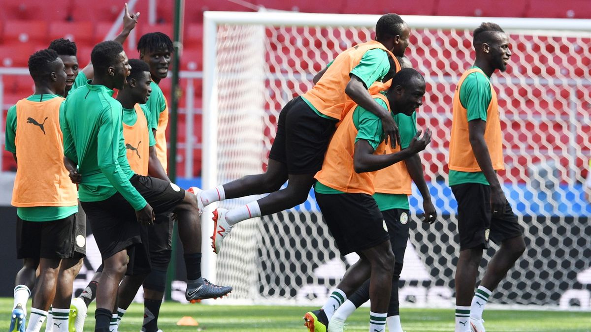 Zdjęcie okładkowe artykułu: PAP / Facundo Arrizabalaga / Na zdjęciu: piłkarze reprezentacji Senegalu