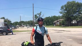 Przejedzie USA z zachodu na wschód. Michał Więcki bierze udział w morderczym wyścigu