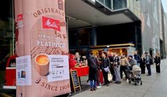 Nowa marka kawy w Polsce. Promuje się w mediach i na ulicach miast