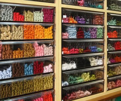 Niemiecka sieć tekstyliów upada. Zamyka sklepy i wyprzedaje towar