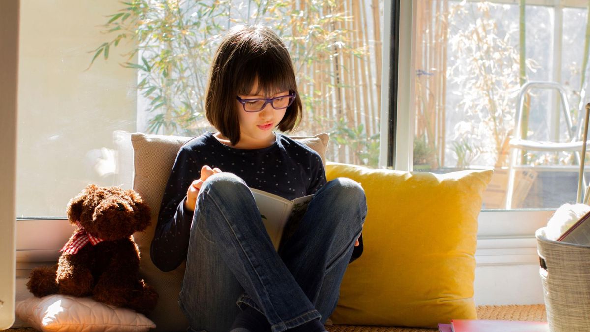 Inteligencja werbalna to ogólnie zdolność rozumienia komunikatów ustnych i pisemnych, umiejętność formułowania rozbudowanych wypowiedzi i doboru wyrazów adekwatnych do zasłyszanego przekazu słownego.