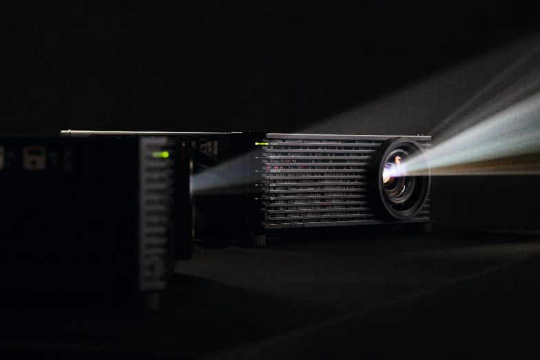 W restauracji i galerii – kreatywne zastosowania projektorów Canon