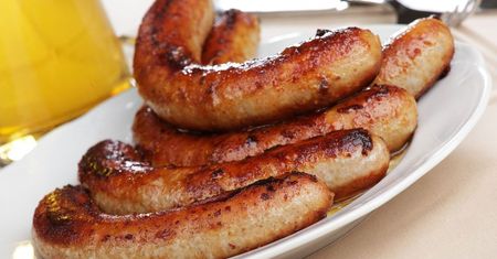 Kiełbasa smażona - ile ma kalorii, wpływ na zdrowie
