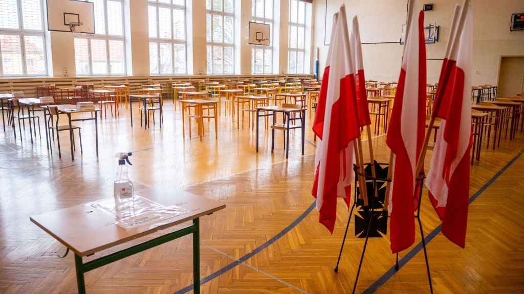 Sala przygotowana na maturę