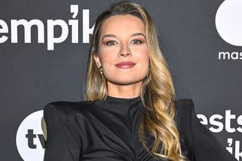 Weszła na ściankę. "Nagie" plecy zrobiły całą robotę