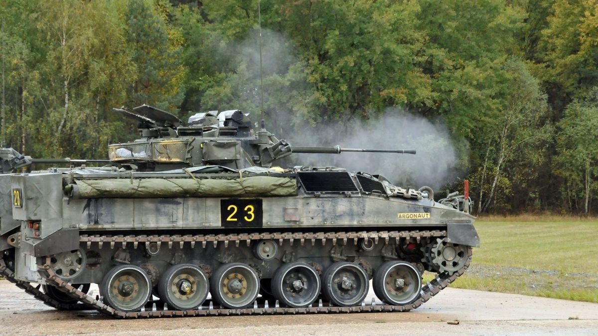 Bojowy bojowy wóz piechoty Warrior podczas ćwiczeń