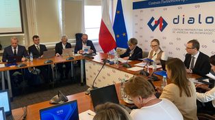 Pensje w ochronie zdrowia w górę od 1 lipca. Rząd i związki bez porozumienia