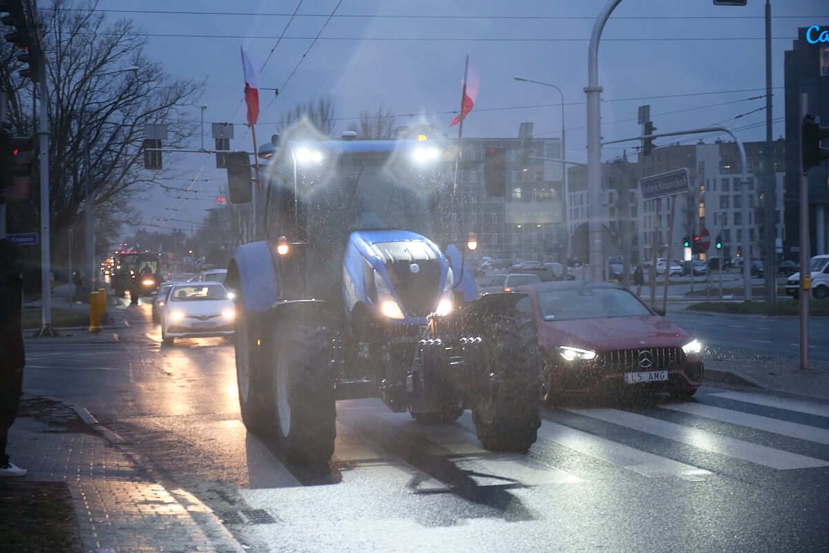 Spontaniczny przejazd rolników do centrum Lublina