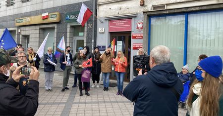 "Minister Czarnek sieje nienawiść w kraju". Protest w Dzień Nauczyciela w Gdańsku