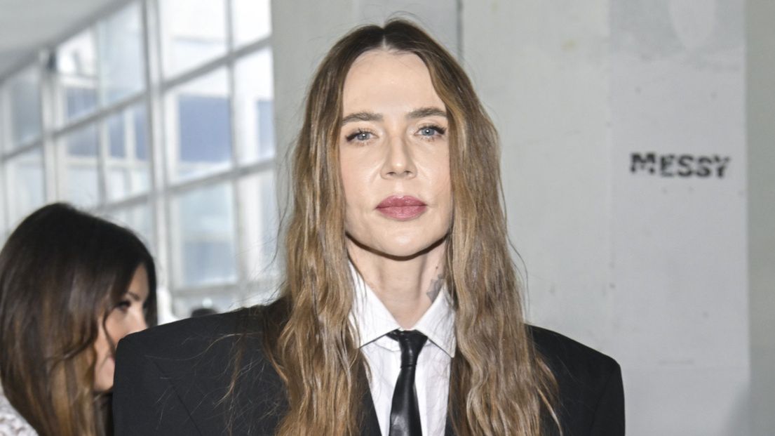 Na zdj.: Maja Sablewska, Fot. Jacek Kurnikowski/AKPAmaj 2025, moda, Maja Sablewska, MMC - pokaz nowej kolekcji, kobieta, MMC, MMC - pokaz kolekcji, pokaz, pokaz mody, messy, krawat czarny, MESSY - pokaz kolekcji MMC, nowa kolekcja MMC