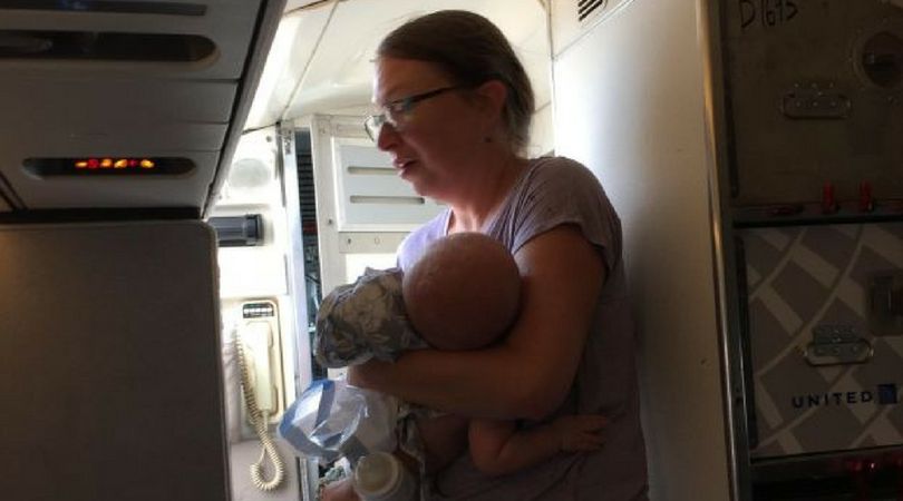 Zdjęcie Emily i dziecka zrobione przez jednego z pasażerów