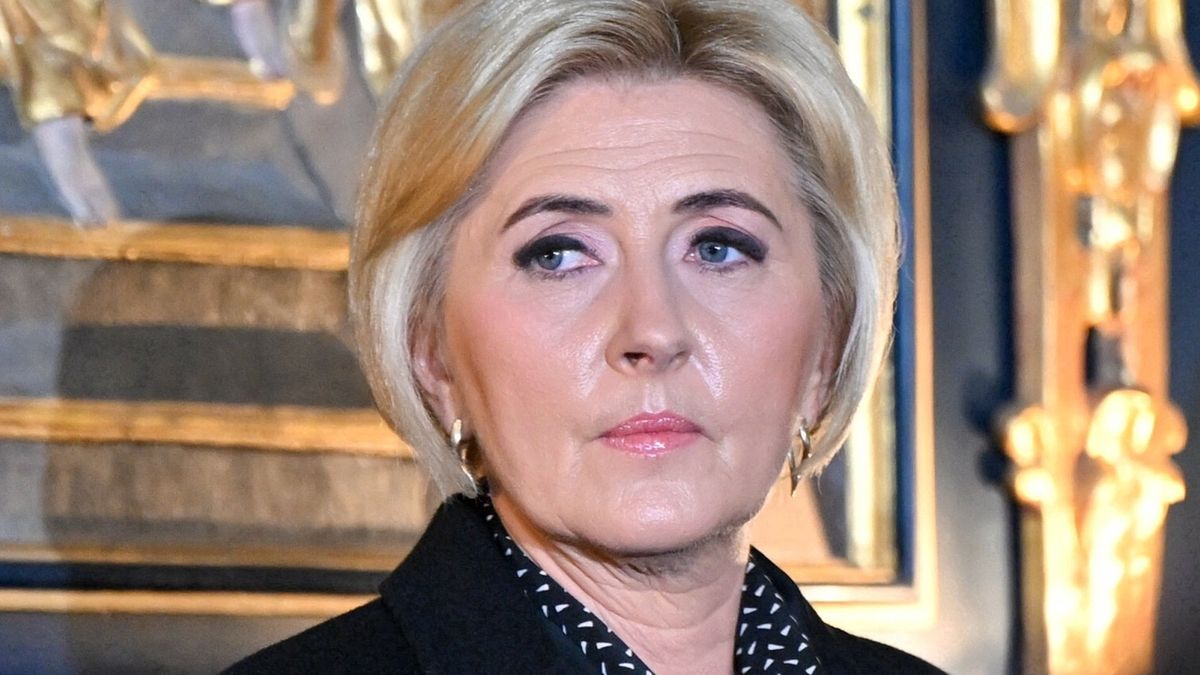 Agata Duda w eleganckiej stylizacji