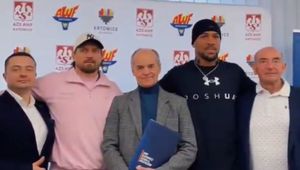 Usyk i Joshua pojawili się w Polsce. Wiadomo, w jakim celu