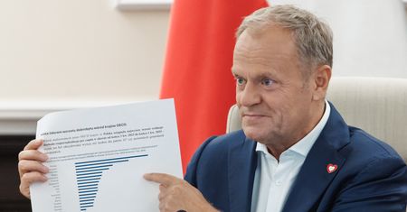 Premier chwali się wzrostem dochodu rozporządzalnego. Ekspert: Polak wciąż może kupić mniej niż Niemiec