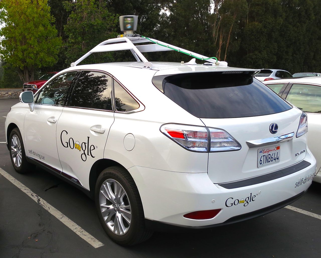 Google Car zaliczył już czternastą kolizję i pierwszy wypadek