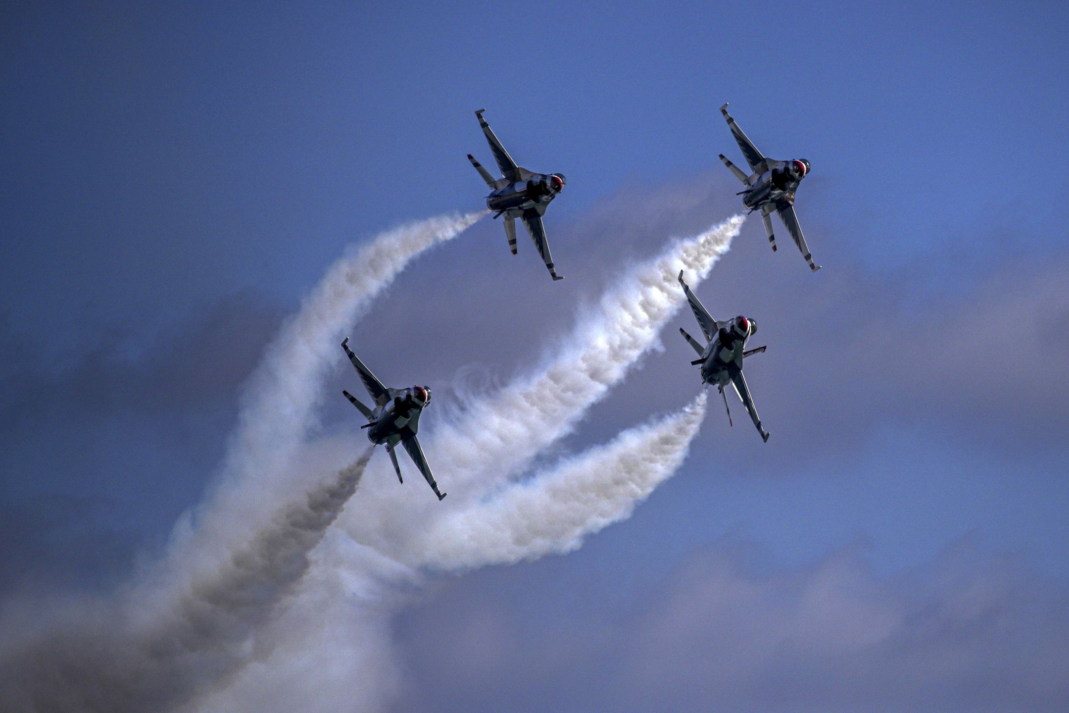 Huntington Beach, CA - October 01: U.S. Airforce Thunderbirds, Lockheed Martin F-16 fighting falcons perform at Pacific Airshow on Saturday, Oct. 1, 2022 in Huntington Beach, CA. (Irfan Khan / Los Angeles Times via Getty Images)