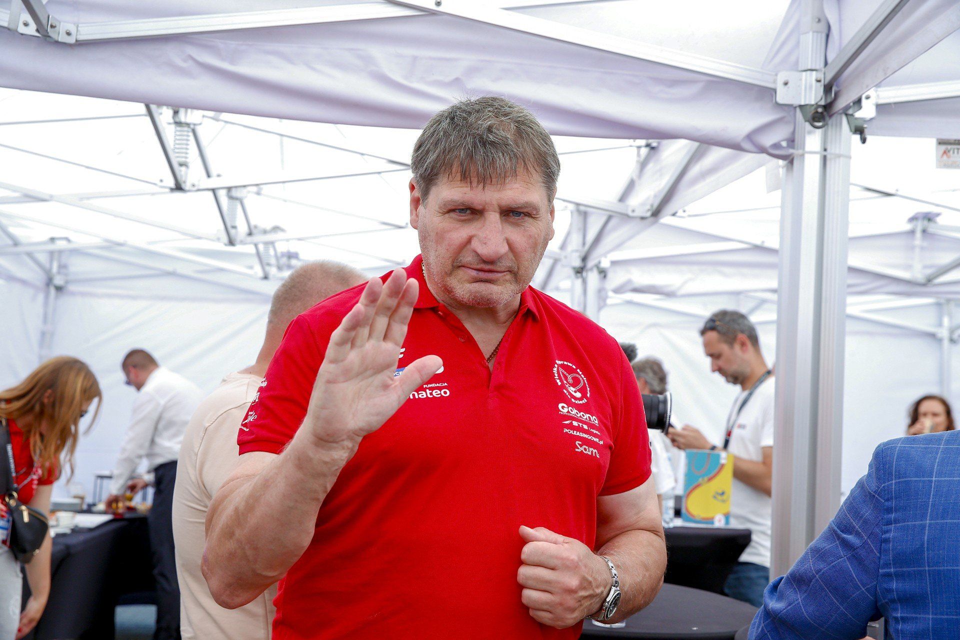 Zapraszamy do naszej galerii, w której znajdziecie zarówno archiwalne fotografie z dzieciństwa, jak i aktualne zdjęcia syna Andrzeja Gołoty. Oceńcie sami, czy rzeczywiście jest tak podobny do swojego słynnego ojca, jak twierdzą komentatorzy i internauci &gt;&gt;&gt;