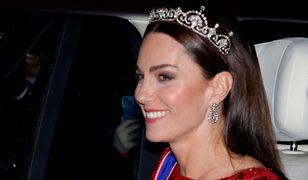 Księżna Kate na balu dla dyplomatów. Olśniła w bogato zdobionej sukni