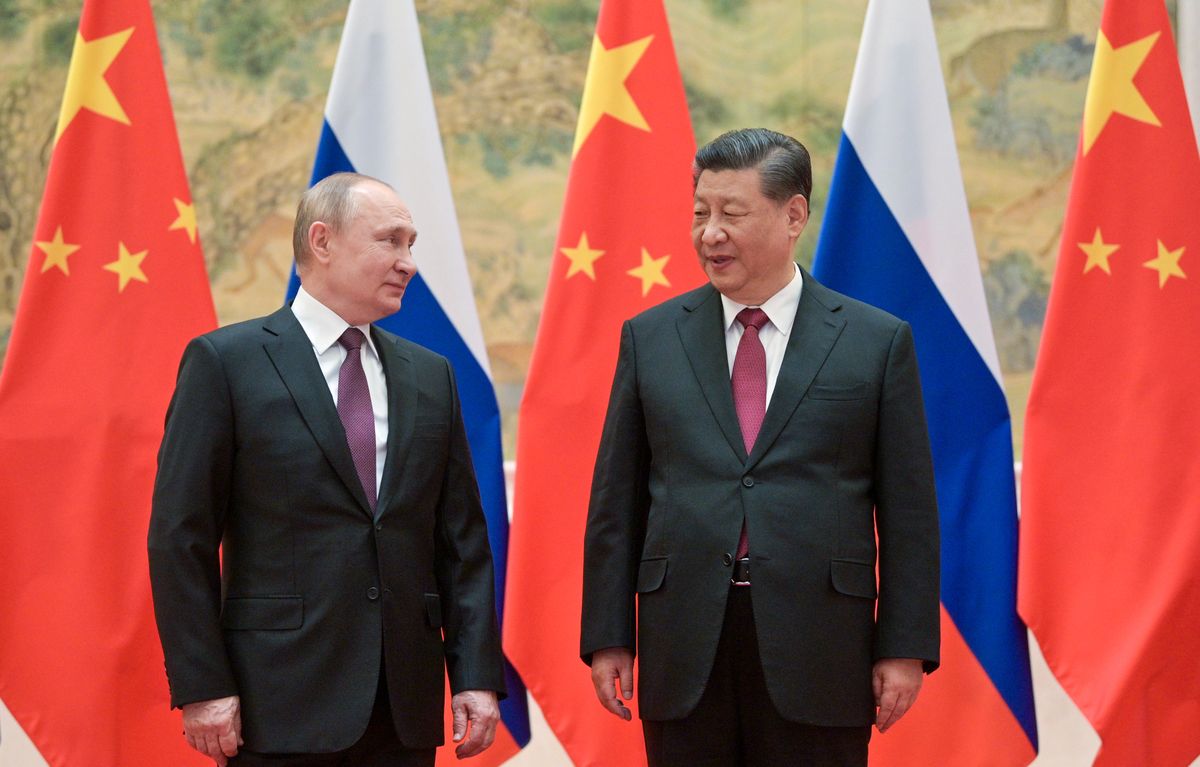 Eksperci uważają, że Chiny umożliwią Putinowi utrzymanie się na powierzchni, ale na istotną pomoc Rosja nie powinna liczyć (Photo by Alexei Druzhinin\TASS via Getty Images)