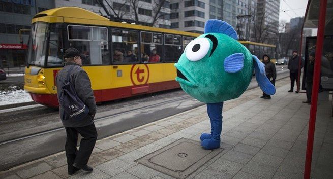 Karp grasował po ulicach Warszawy w kampanii „Przerybane” CIWF Polska