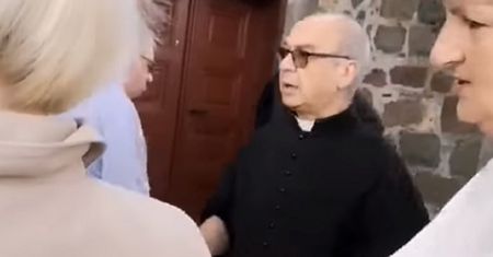 Dantejskie sceny pod kościołem. Zabrali księdzu klucze do świątyni! [WIDEO]