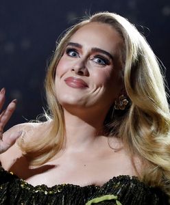 Na koncercie Adele podciągnęła suknię. Takiego widoku nikt się nie spodziewał