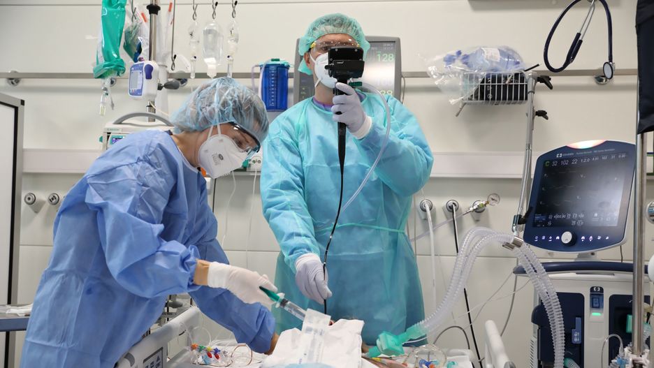 Wrocławski szpital alarmuje: antyszczepionkowcy paraliżują pracę 