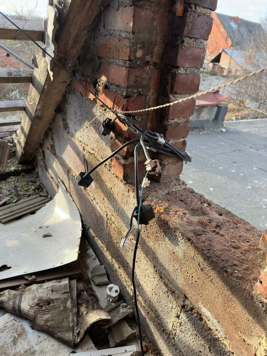 Mieszkał na "dziko" i kradł prąd.