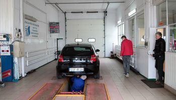 Polacy kupują coraz więcej używanych aut z zagranicy. Jak wygląda ich stan techniczny?