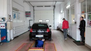 Polacy kupują coraz więcej używanych aut z zagranicy. Jak wygląda ich stan techniczny?