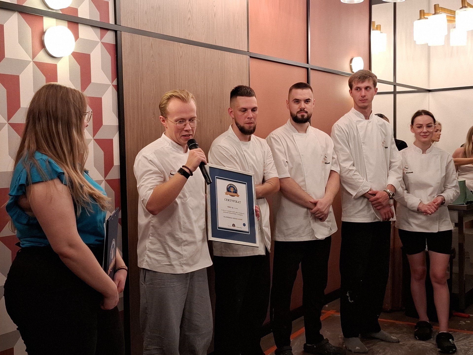 21 września 2025 roku w Krakowie padł rekord Polski na największą rolkę sushi. 