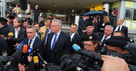 Szef MSW za sprawdzeniem przepisów o posiadaniu broni