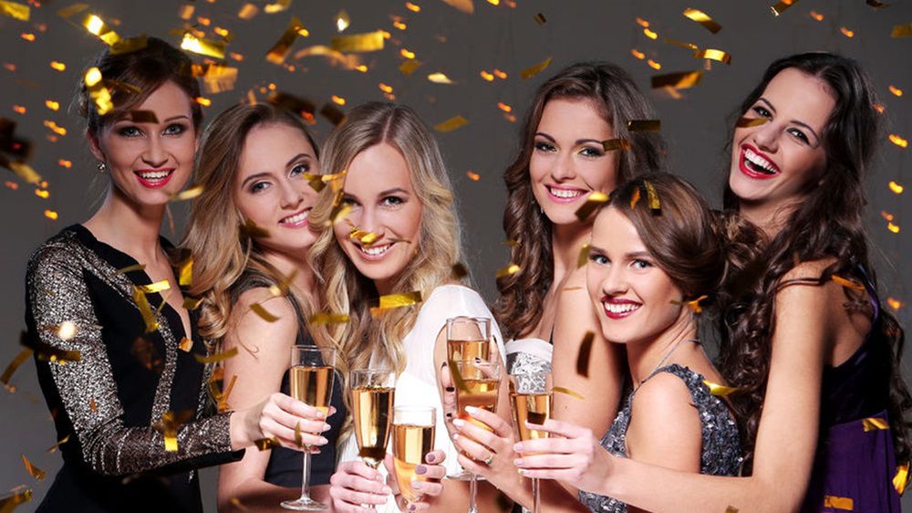 W dopasowanej sukience do figury będziemy się świetnie czuły i pięknie wyglądały