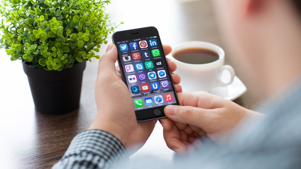 Jeśli brakuje Ci w iPhonie dodatkowych przycisków pod ekranem, polubisz to szkło ochronne 1