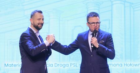 Śmiali się obaj na scenie. Wcześniej padło nazwisko polityka PiS