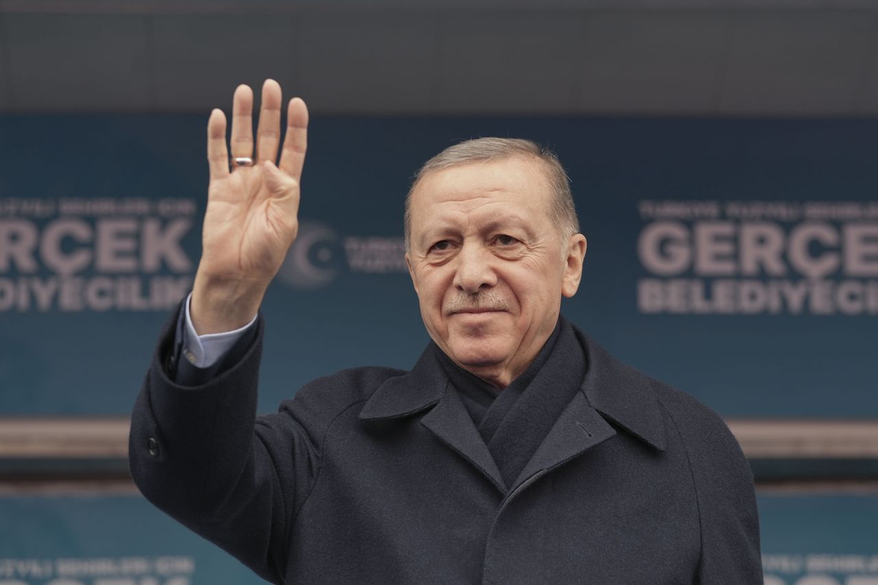 MALATYA, TURKIYE - MARCH 06: Turkish President and Leader of Justice and Development (AK) Party, Recep Tayyip Erdogan greets the citizens during the his party's election rally in Malatya, Turkiye on March 06, 2024. (Photo by Muhammed Selim Korkutata/Anadolu via Getty Images)