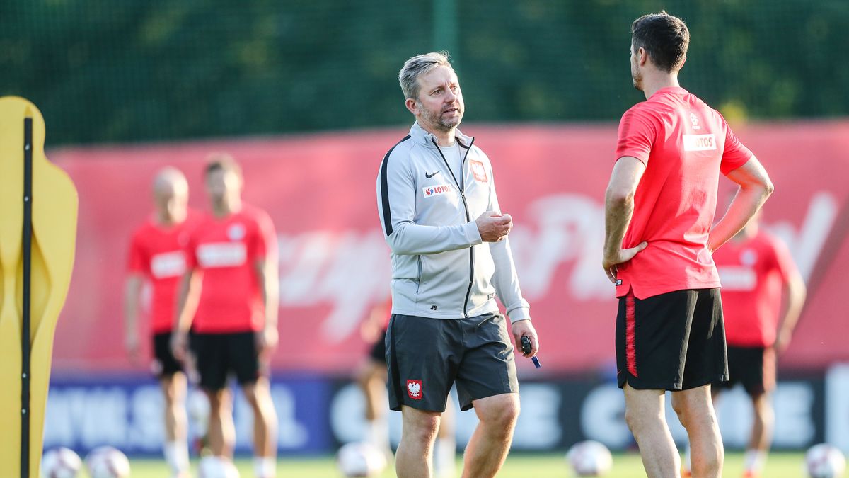 Jerzy Brzęczek i Robert Lewandowski podczas treningu kadry