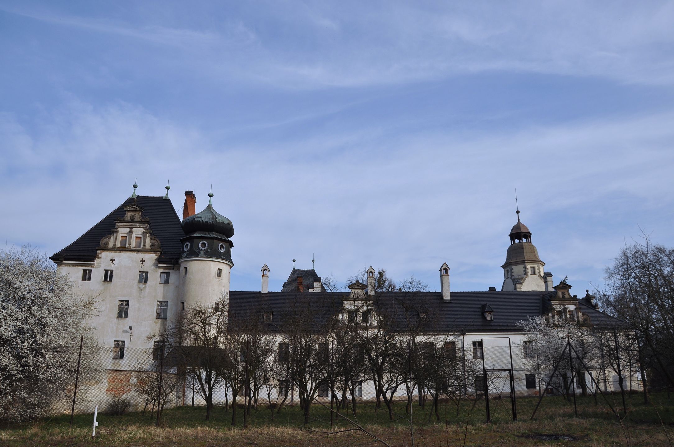 Zamek w Dąbrowie