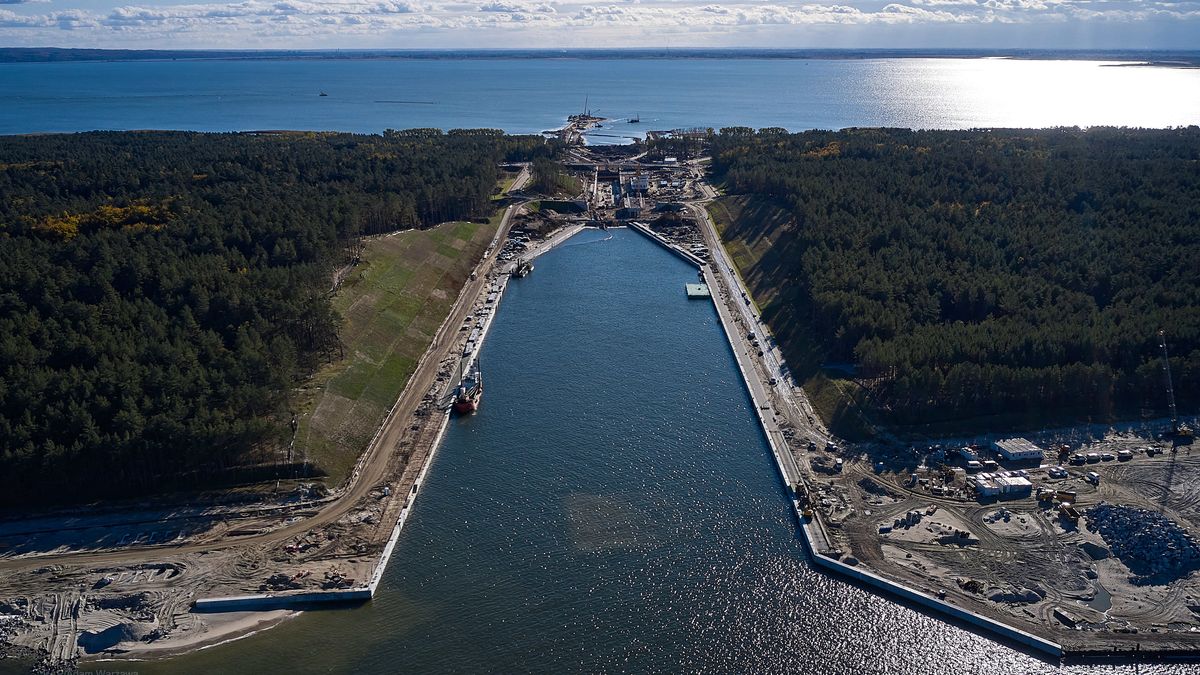 Kanał żeglugowy przez Mierzeję Wiślaną ma być otwarty 17 września br. 