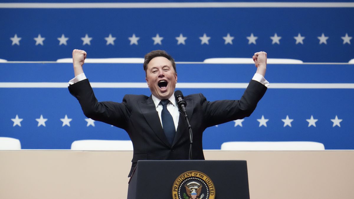 WASHINGTON, DC - JANUARY 20: Tesla, SpaceX and X CEO Elon Musk arrives to speak during an inauguration event at Capital One Arena on January 20, 2025 in Washington, DC. Donald Trump takes office for his second term as the 47th president of the United States. (Photo by Christopher Furlong/Getty Images)