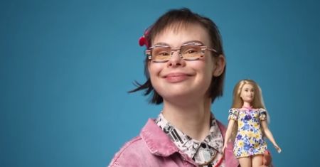 Oto zupełnie nowa lalka Barbie. Reprezentuje osoby z zespołem Downa