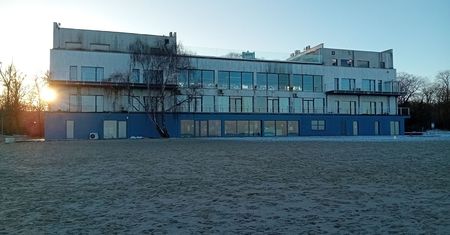 Biorą się za symbol seksafery. "Jakby ktoś w pośpiechu opuścił"